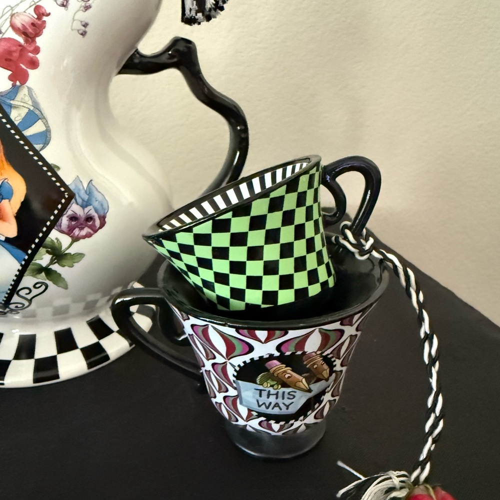 Disney Parks Alice in Wonderland Teapot and Cups Set. Mad Hatter Tea Party . - Picture 3 of 14